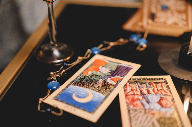Astrologie blahobytu – tarotové karty a hvězdná mapa
